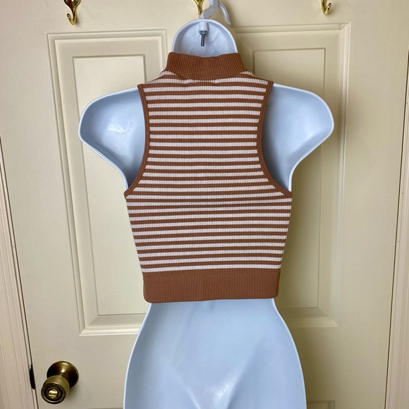 Mock Turtleneck Crop Top NWT - Picture 2 of 4